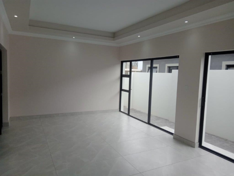 4 Bedroom Property for Sale in Wavecrest Eastern Cape